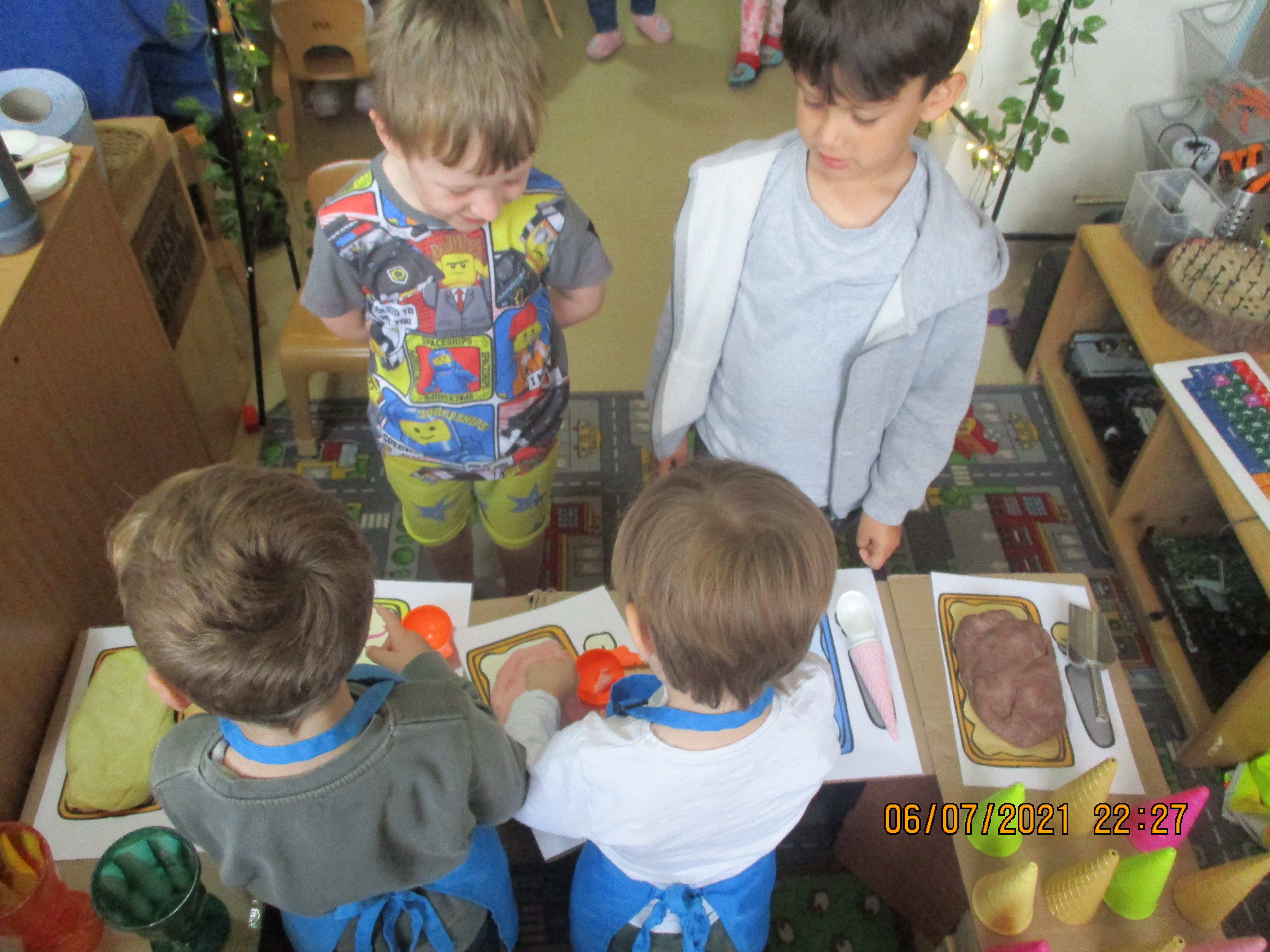 Diana pretend play ice cream shop online